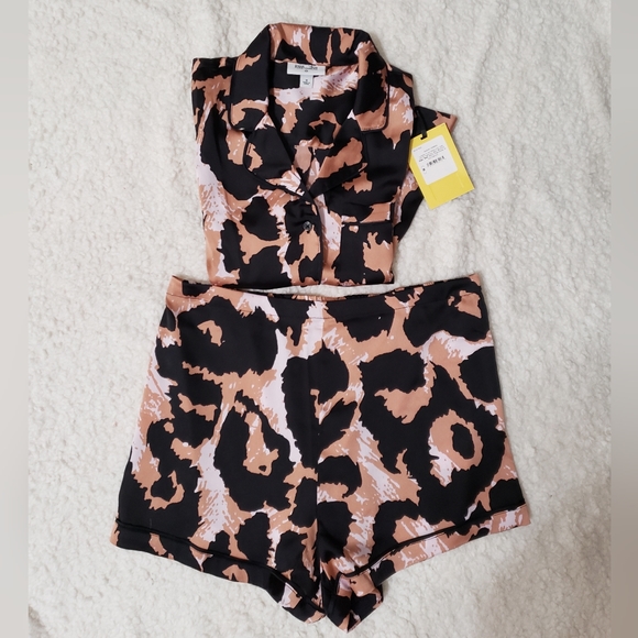 DVF for Target 2pc Long Sleeve Notch Collar Top & Shorts Leopard Pajamas… - Picture 5 of 14